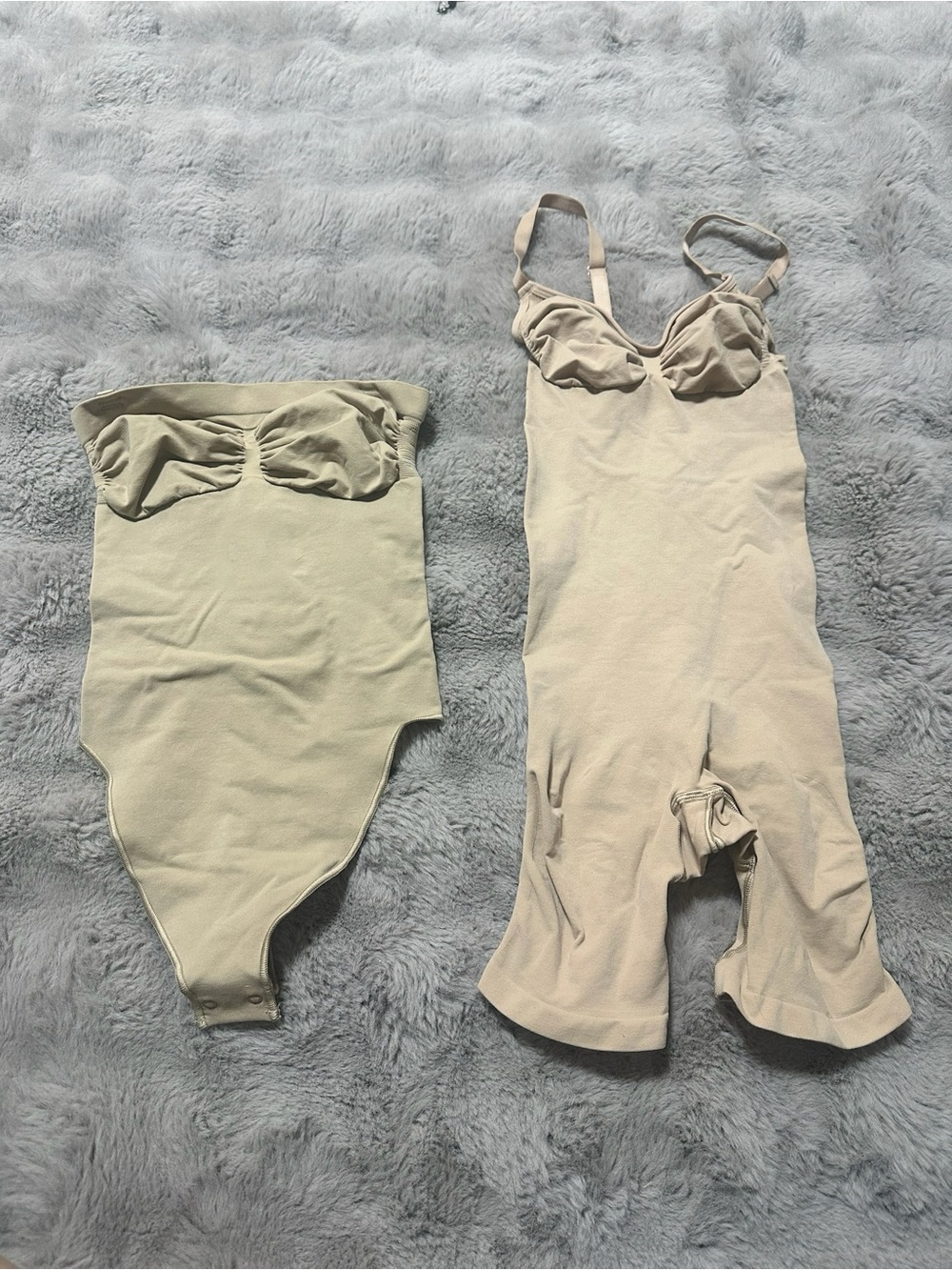 Brand new SKIMS Seamless sculpt mid thigh and thong bodysuit 2pairs bundle Large